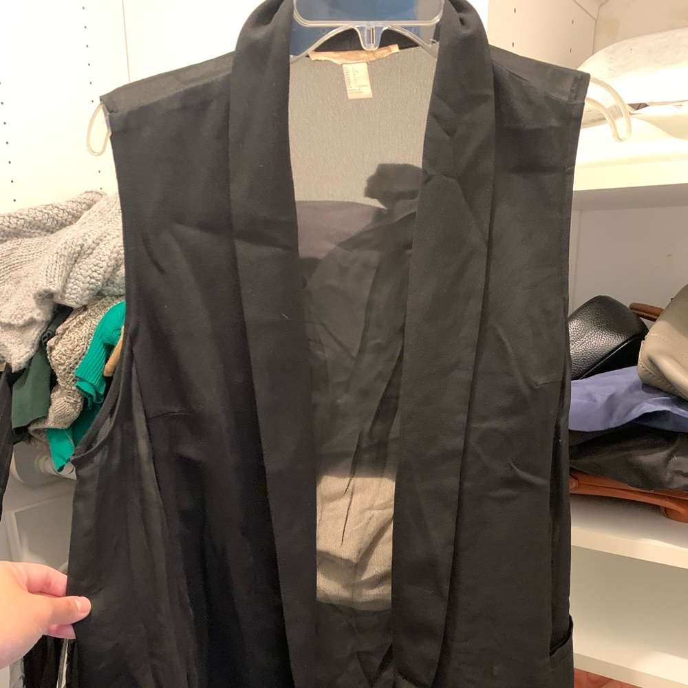 Sleeveless blazer